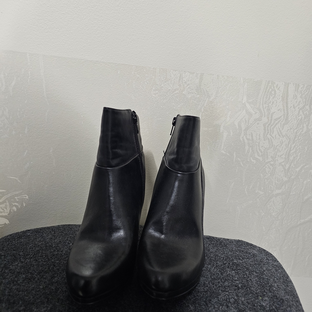 Nine West Sleek Black Heeled Boots